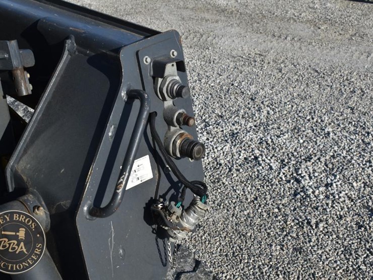 2015-deere-323e-image-23