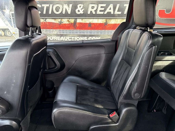 2016-dodge-grand-caravan-image-19