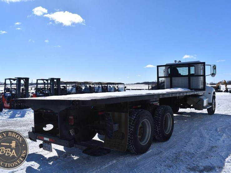 2012-peterbilt-348-image-5