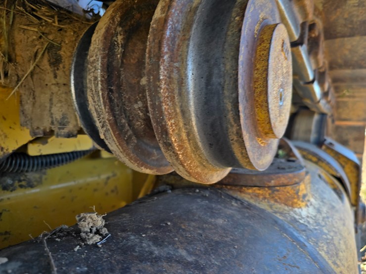 2015-caterpillar-953d-image-69