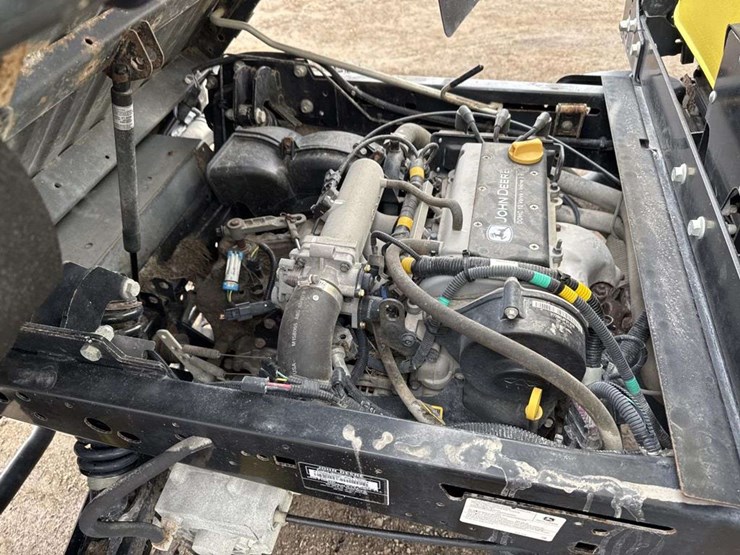 2016-john-deere-gator-image-14