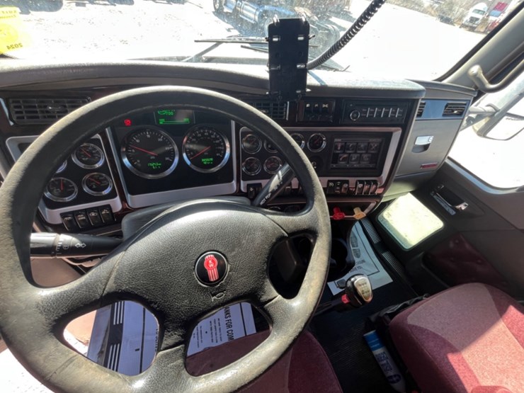 2013-kenworth-t800-image-17
