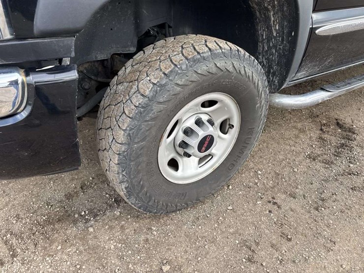 2005-gmc-sierra-2500-image-7