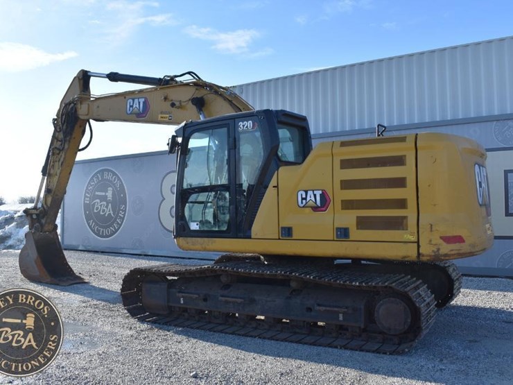 2020-caterpillar-320-image-5