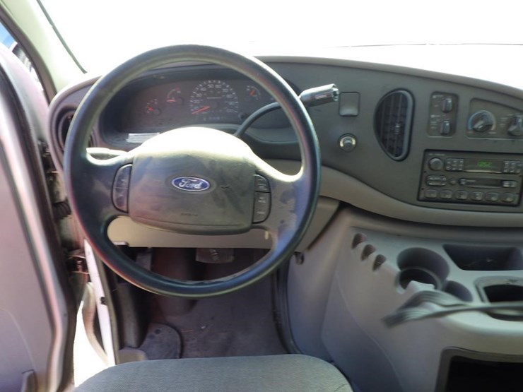 2002-ford-econoline-350-image-9