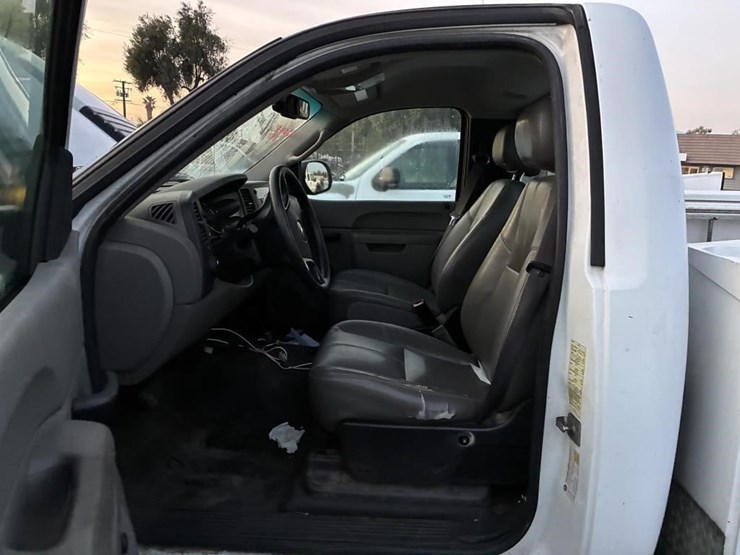 2011-chevrolet-2500-image-11