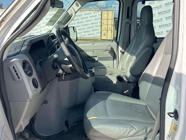 2011-ford-e350-image-12