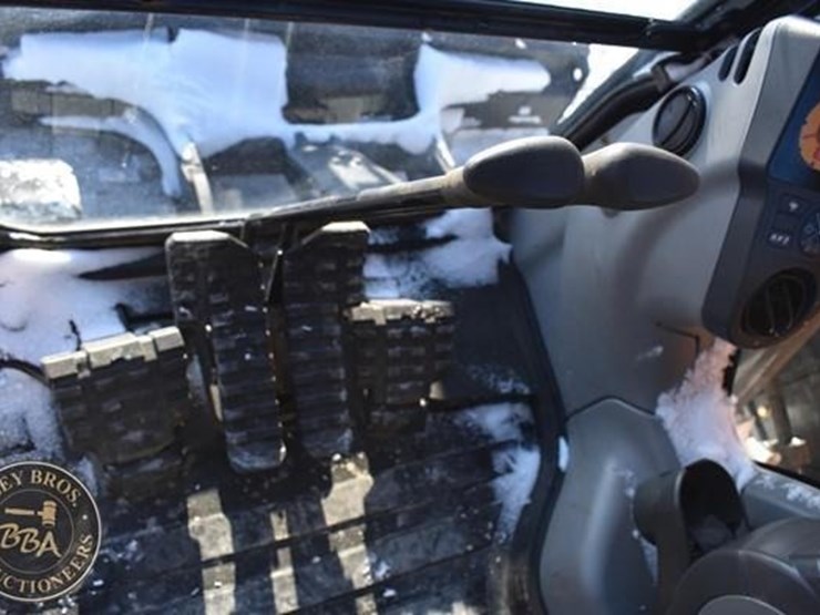 2022-case-cx75csr-image-48