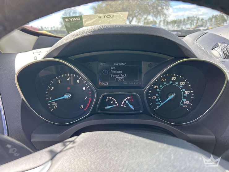 2015-ford-escape-titanium-image-16