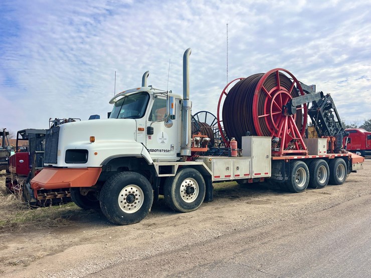 2002-c-tech-bobtail-coil-tubing-unit-image-1