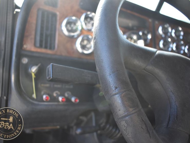 2004-peterbilt-379-image-43