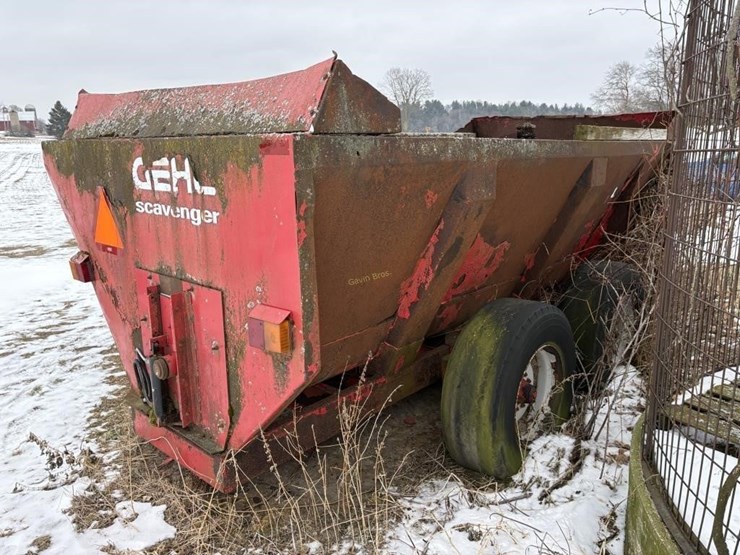 gehl-scavenger-slinger-spreader---off-site-image-9