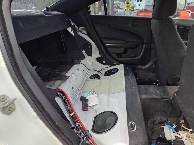 2017-dodge-charger-sedan-image-19