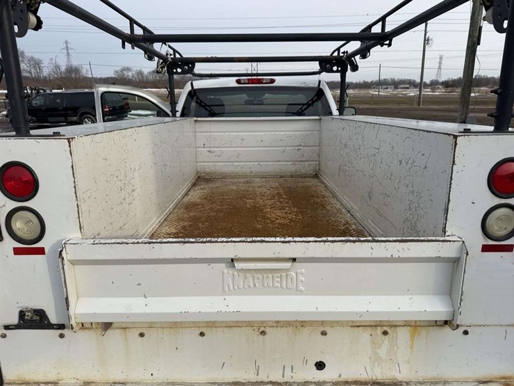 2013-chevrolet-2500-image-18