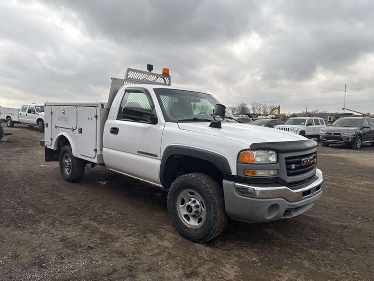 2003-gmc-k2500-image-6