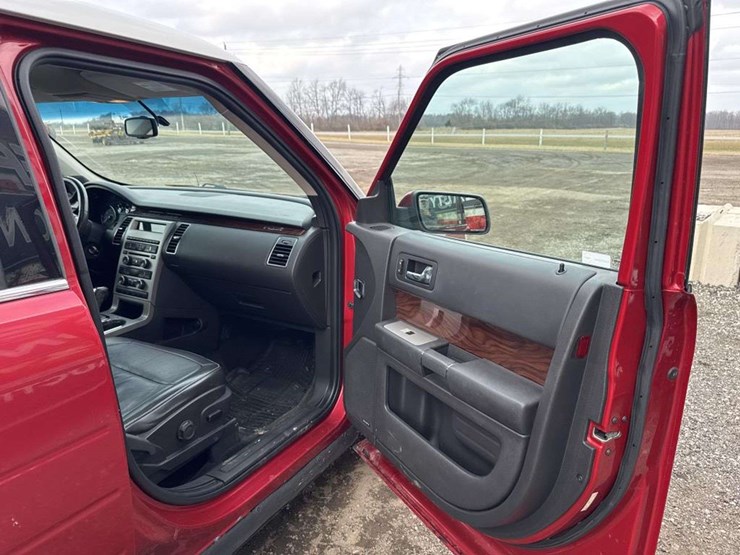 2010-ford-flex-image-19