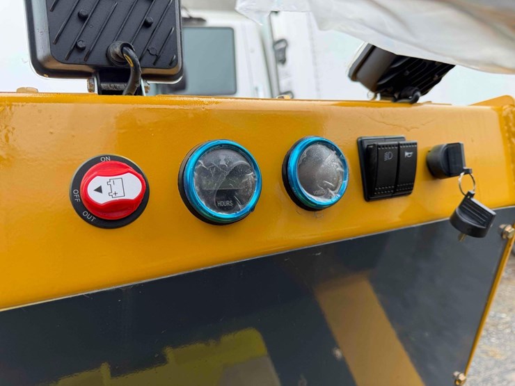 new-sdll80-mini-track-loader-image-8