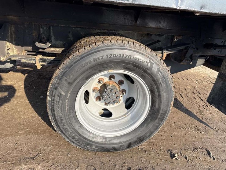 2013-chevrolet-3500-image-12