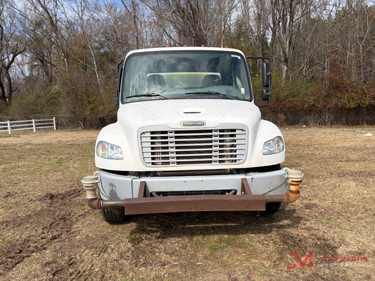 2018-freightlinerwater-truck-image-5