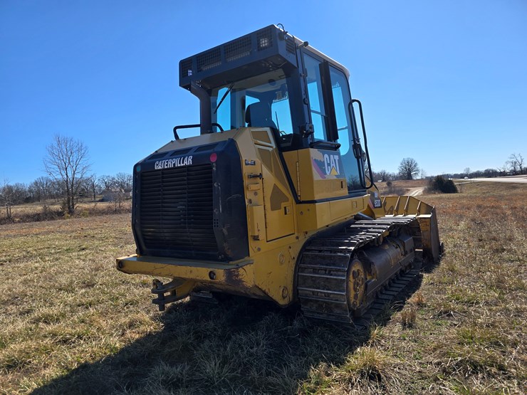 2015-caterpillar-953d-image-19