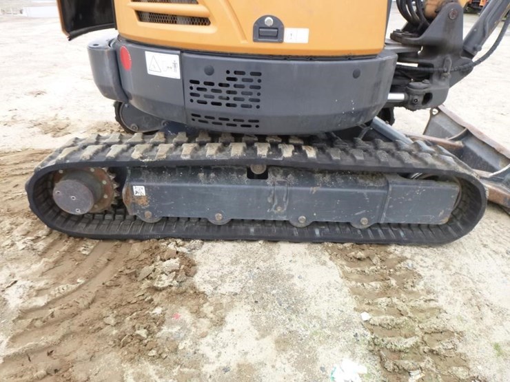 2017-case-cx33c-image-30