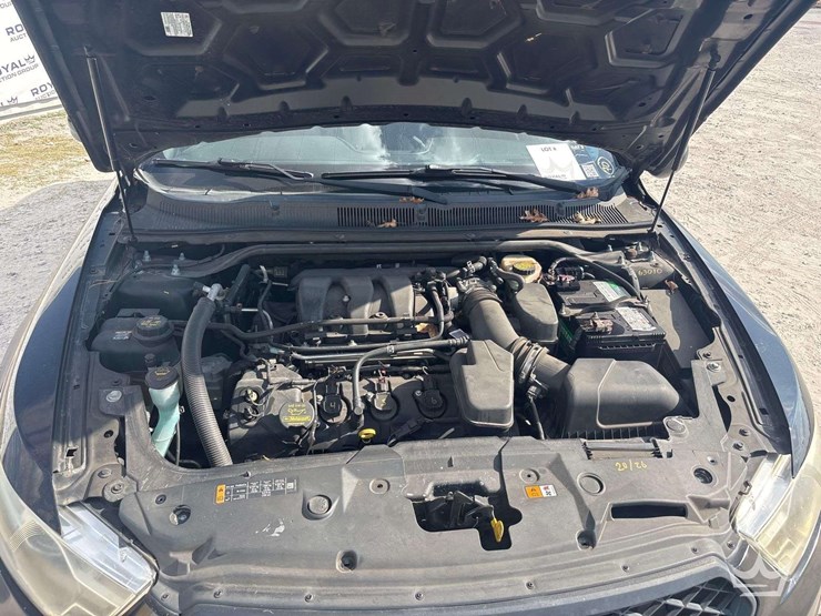 2013-ford-taurus-sedan-image-9