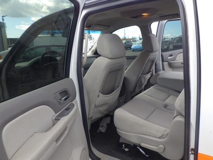 2009-chevrolet-suburban-image-7