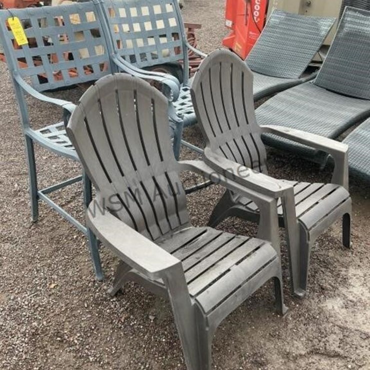 (4) OUTDOOR PATIO CHAIRS