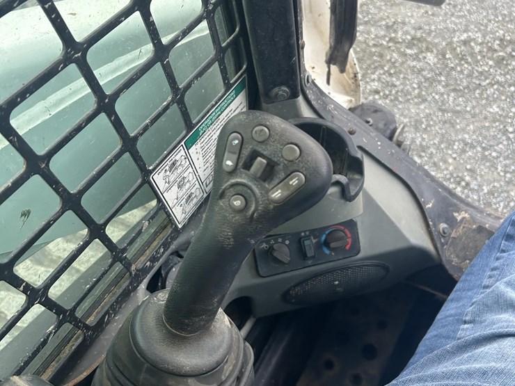 2011-bobcat-t650-image-8