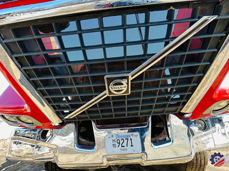 2011-volvo-truck-vhd-tri-axle-dump-truck-image-31