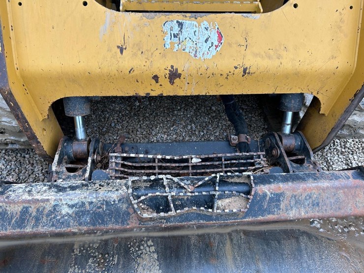 2020-caterpillar-279d3-image-10