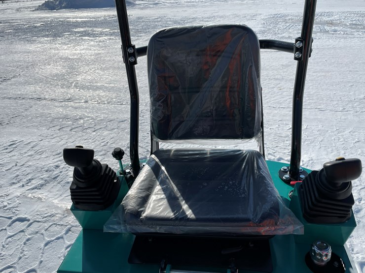 #5370-•-mx50r-mini-excavator-image-11