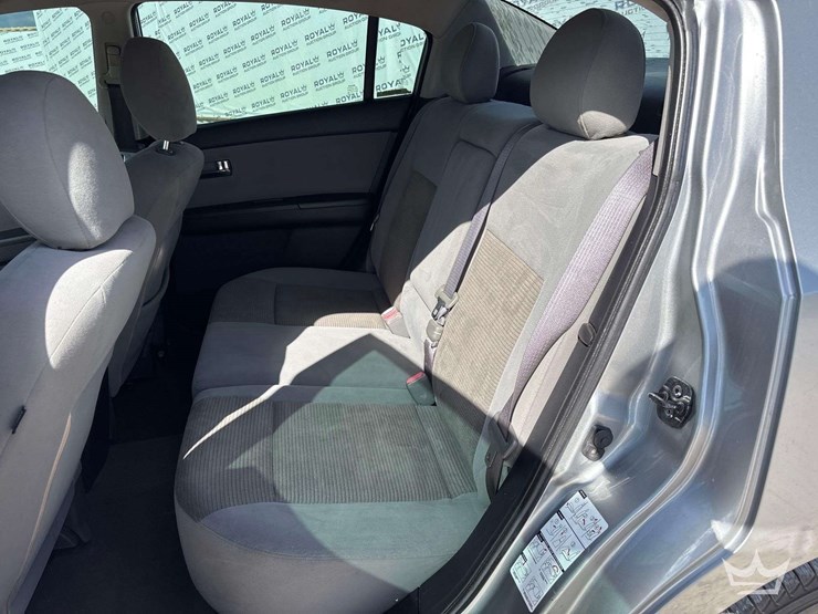 2011-nissan-sentra-sedan-image-20