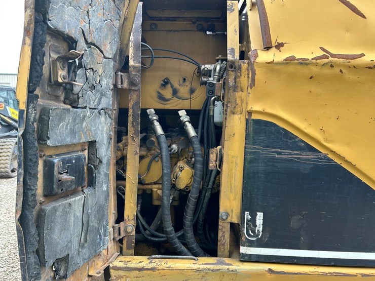 caterpillar-311c-image-13