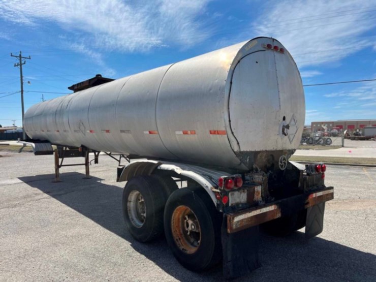 1986-vim-tack-tanker-trailer-image-4