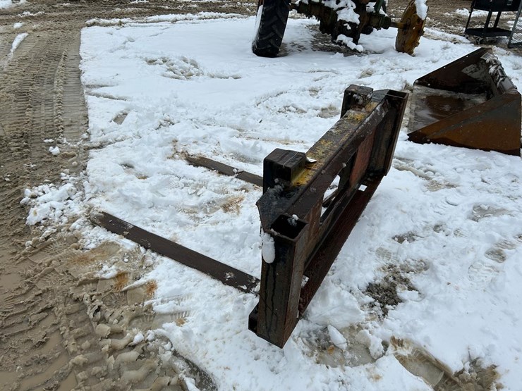 44”-skid-steer-pallet-forks-image-4