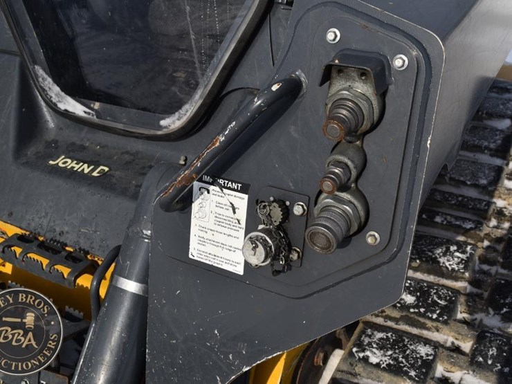 2020-deere-333g-image-29