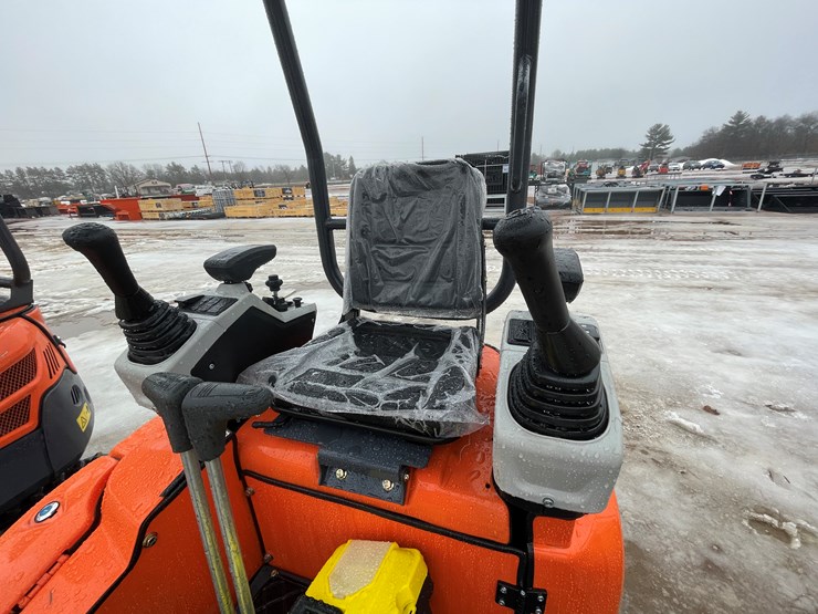 #5402-•-me18-mini-excavator-image-7