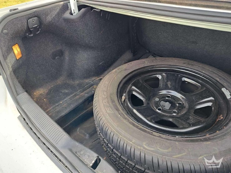 2015-dodge-charger-sedan-image-8