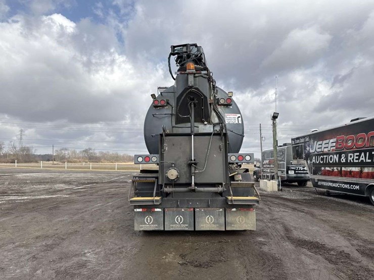 2016-caterpillar-ct660-image-4