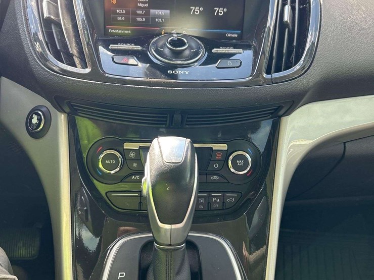 2015-ford-c-max-hatchback-image-14