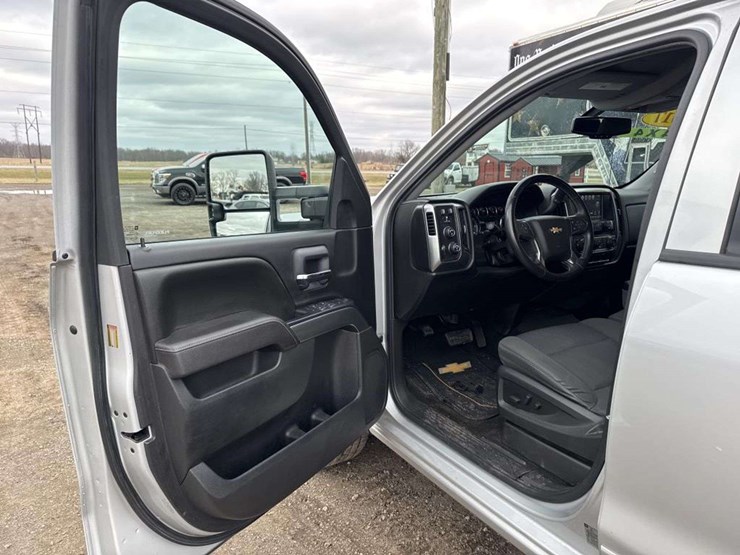 2017-chevrolet-silverado-1500-image-12