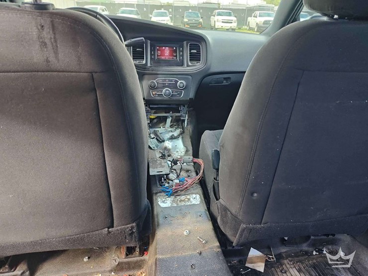 2017-dodge-charger-sedan-image-17