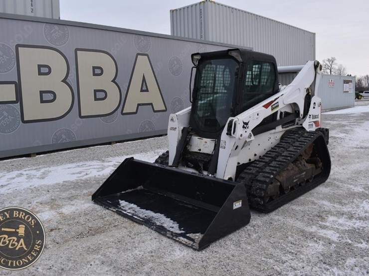 2021-bobcat-t870-image-40