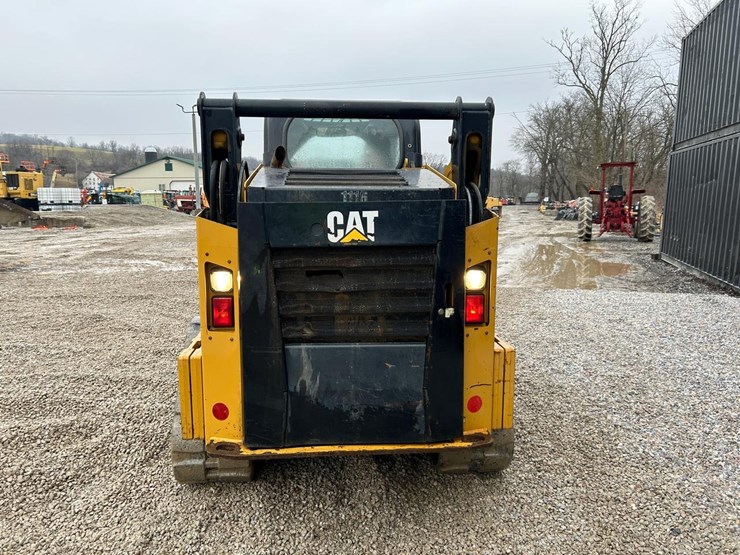 2015-caterpillar-259d-image-3