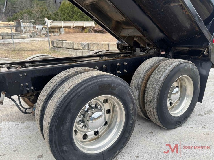 2014-mack-granite-gu713-image-30