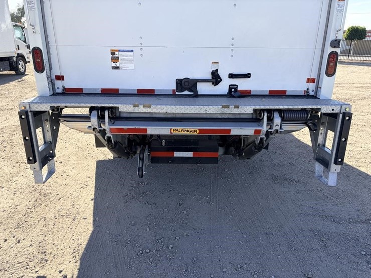 2023-isuzu-nrr-image-6