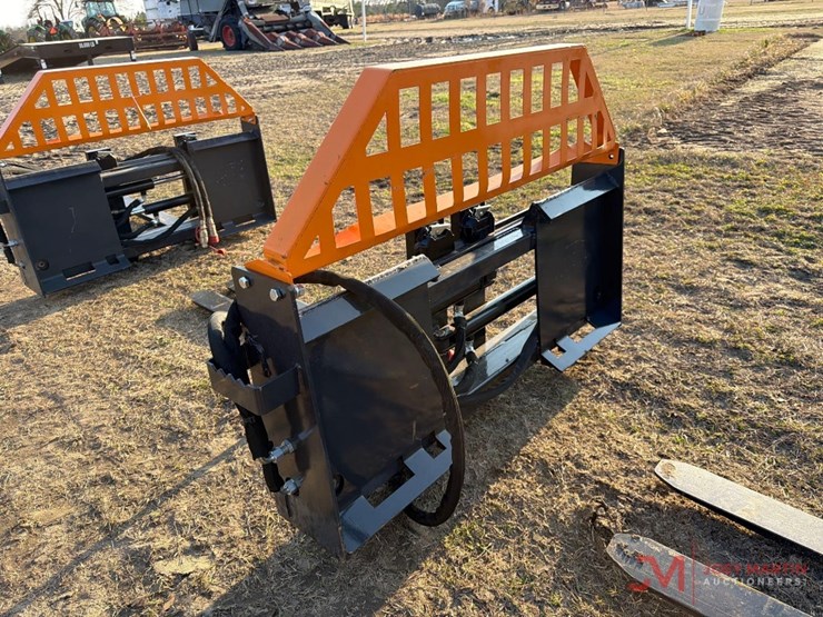48"-hydraulic-forks-skid-steer-attachment-image-2
