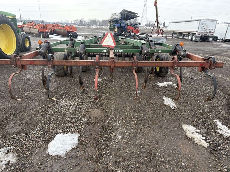 john-deere-714-image-3