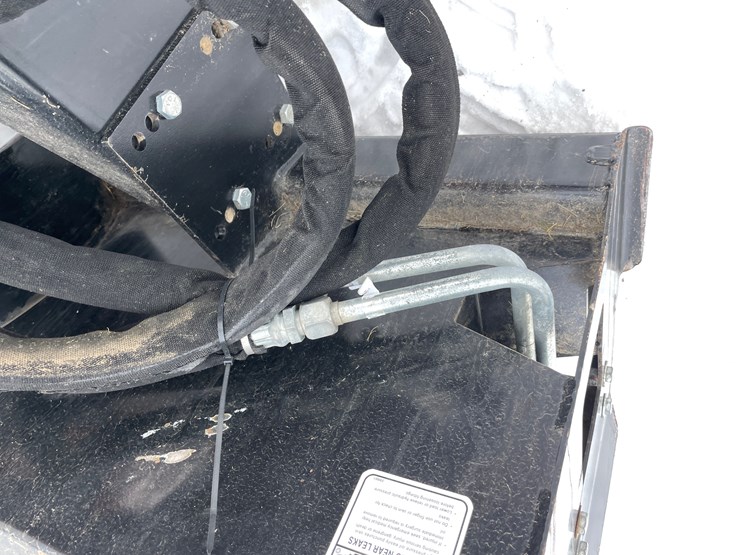 #7557-•-2010x-front-mount-snowblower-image-12